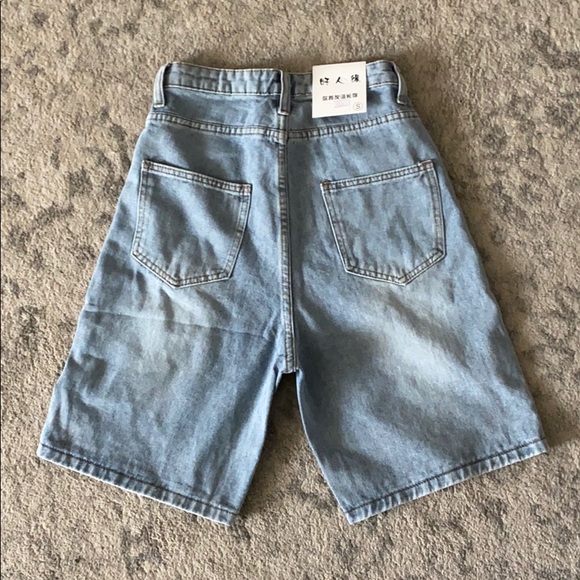 SOLD NWT VTG high waisted midi jean shorts - Picture 2 of 2